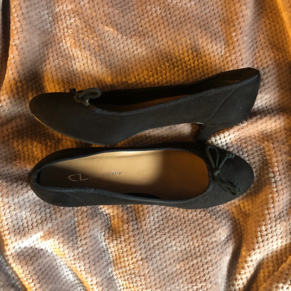 Black bow-tie kitten heels😽